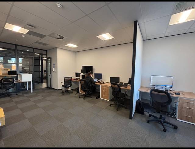 765M² OFFICE TO LET IN DURBANVILLE CENTRAL